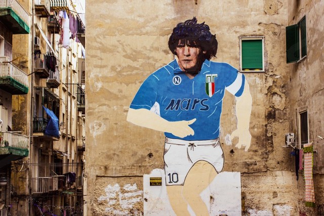 Шикарное граффити Марадоны в Неаполе