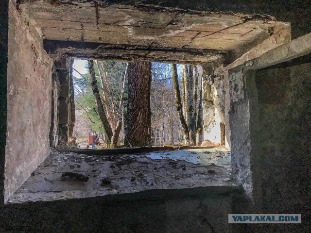 Заброшенный ресторан на горе Ахун