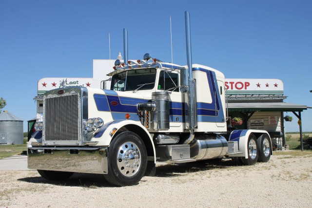 Почему американский тягач Kenworth W900 выпускается с 1961 года и по сей день?