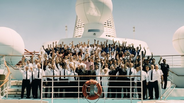 В Батуми россияне с круизного лайнера спели протестующей оппозиции "Катюшу"