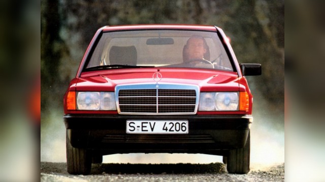 Маленький, но настоящий: как создавали Mercedes 190 и почему он стал звездой
