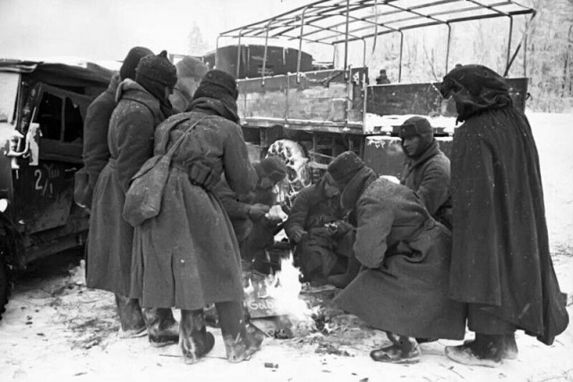 Как бойцы Красной армии выживали зимой, ночуя на снегу?