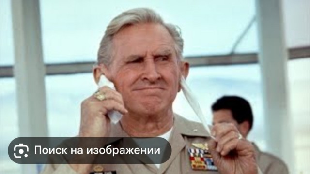 Президент США в ситуационном центре и впервые в камуфляже