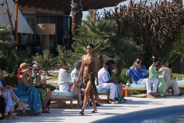 «Исторический момент» в Саудовской Аравии: впервые в стране продефилировали модели в купальниках-бикини