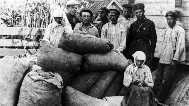Из-за чего Хрущев на 12 лет запретил фильм про счастливую жизнь советских колхозников «Кубанские казаки»