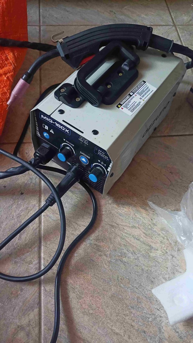 Вот Вы видите связь между шаровой опорой, водонагревателем и тумбой под раковину?