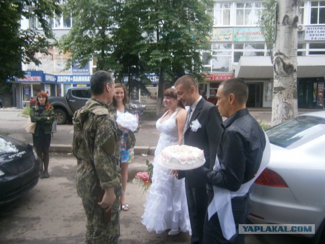 А в Славянске свадьба