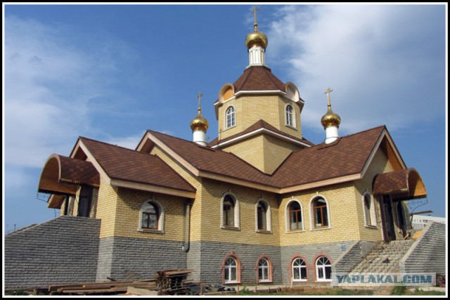 Набережные Челны с высоты и завод КамАЗ.