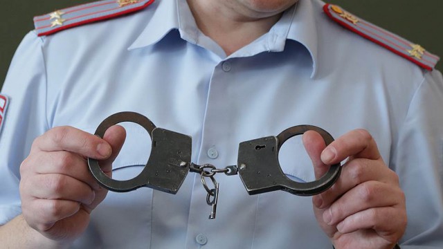 Попросил не курить. Полицейские сели в тюрьму за незаконное задержание москвича
