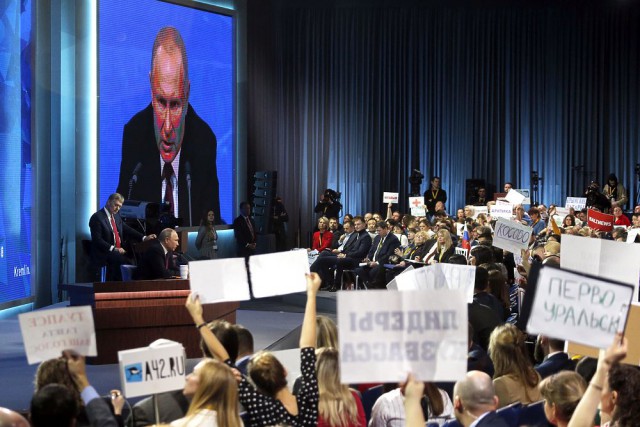 "Несанкционированный митинг" на пресс-конференции Путина