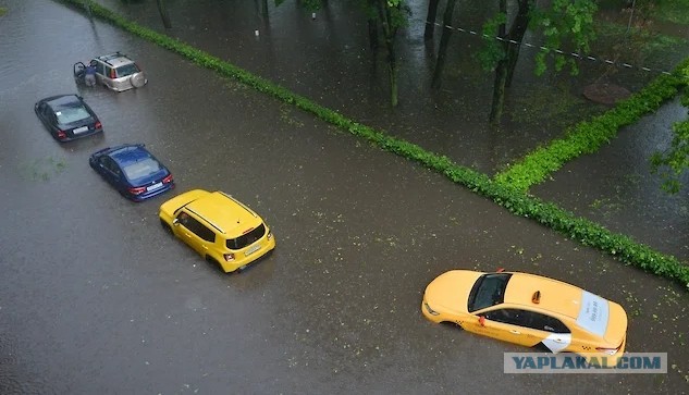 Кто ответит за затопленные машины в Москве?