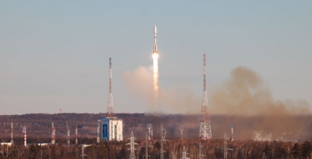 Ракета «Союз-2.1б» с двумя гелиогеофизическими спутниками «Ионосфера-М» стартовала с Восточного