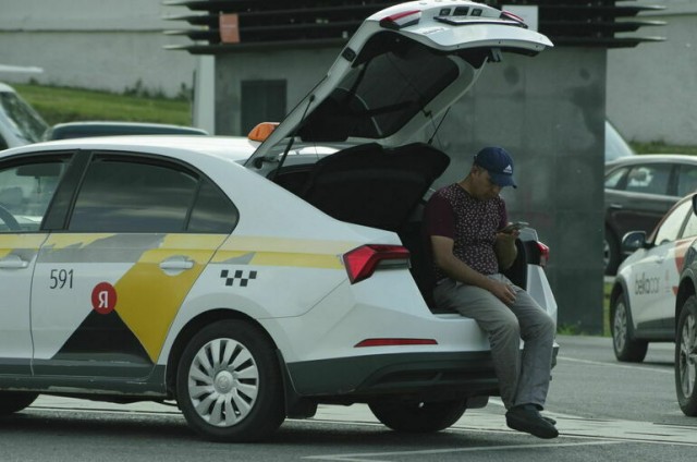 Больше половины таксистов в Москве могут лишиться заказов с 1 марта 2025
