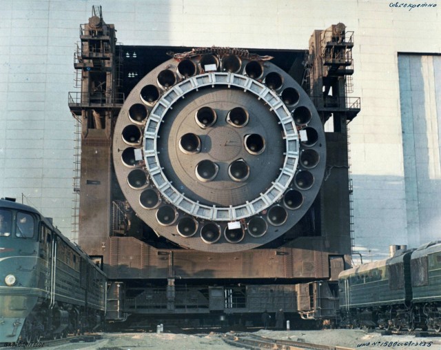 Спящий гигант. В Сети появились архивные снимки Советского Колосса - лунной ракеты Н1.