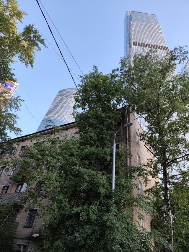 Шляюсь по Москве (городские джунгли, плоские дома и машинки)
