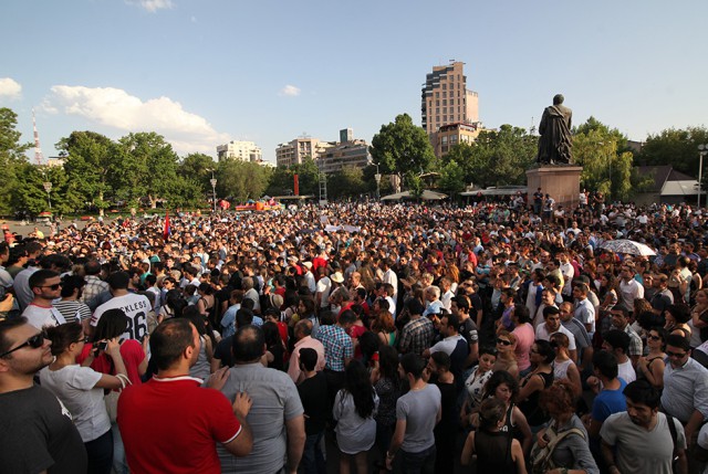 Ереван: «майдан» начинается