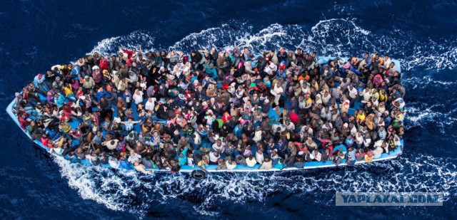 Мигранты захватили британский паром после взятия порта