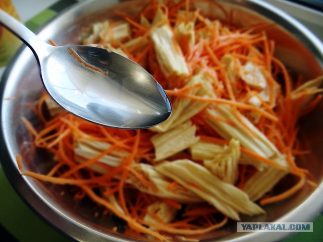 Спаржа с морковью по-корейски