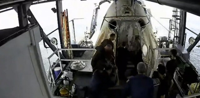 Прямо сейчас в прямом эфире посадка SpaceX DM-2