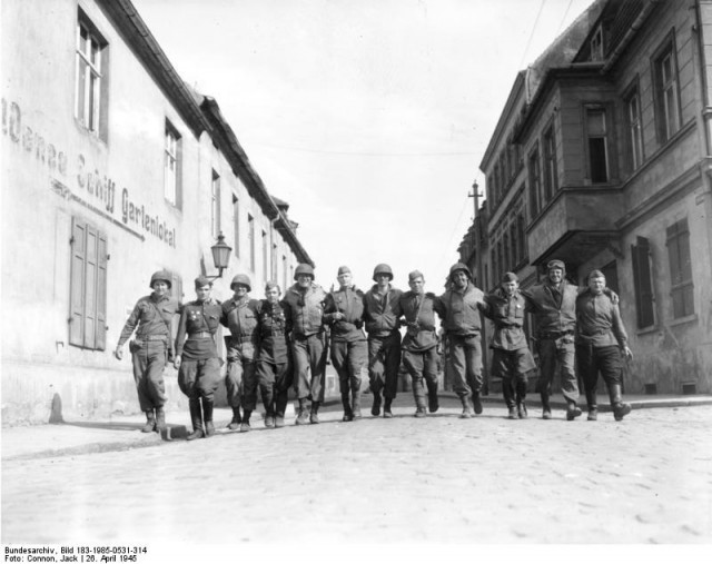 1945 год в 84 фотографиях