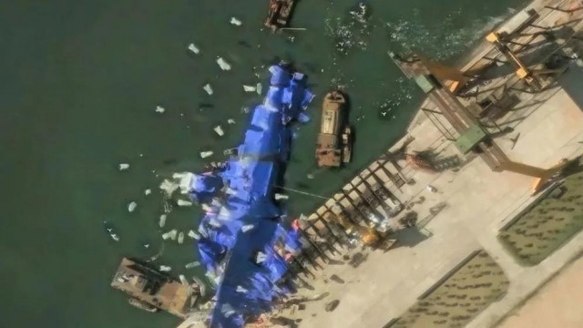 Над затонувшим в Северной Корее эсминцем появились загадочные воздушные шары