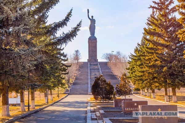 В МИД России назвали "надругательством" осквернение мемориала в Гюмри