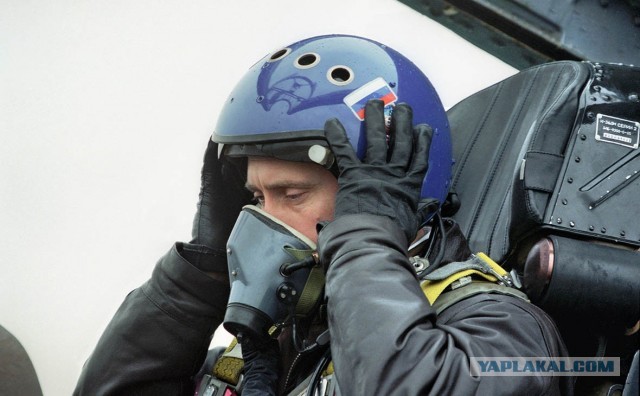 Королева Таиланда самостоятельно подняла в воздух истребитель