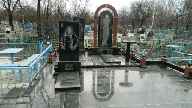Братва постреляла друг друга.