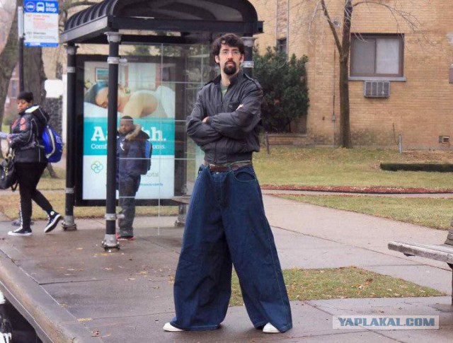 Зауженные джинсы.