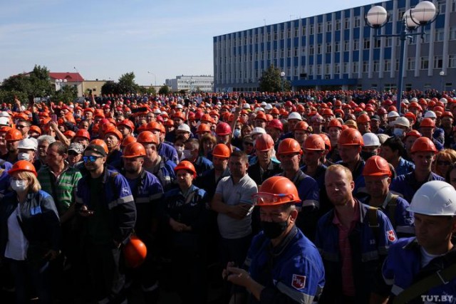 МАЗ и другие крупные заводы Белоруссии начали бастовать