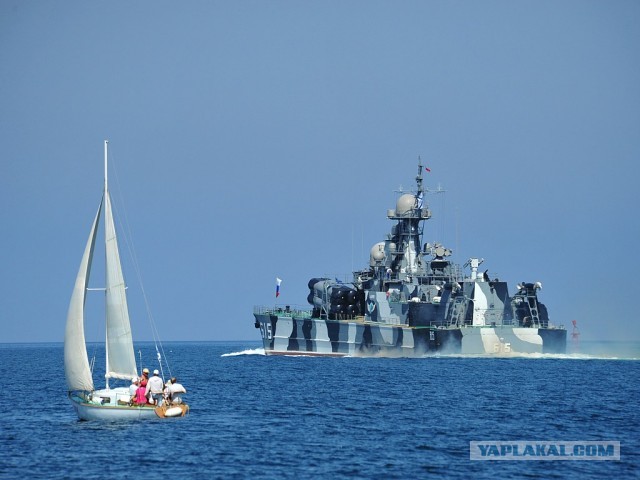 Яхта "подруги Путина" Светланы Кривоногих плавает с эскортом ВМФ