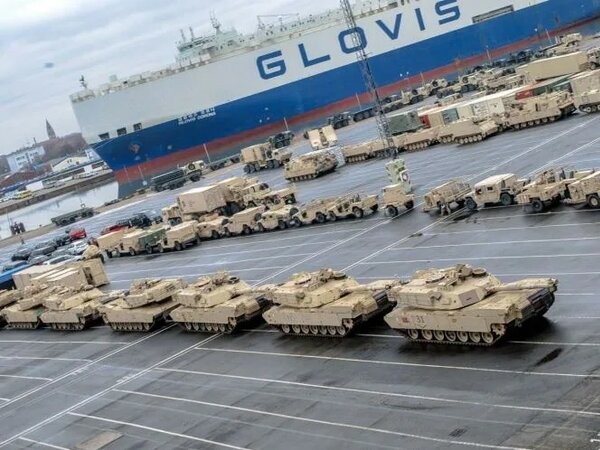 Греческие железнодорожники отказались перевозить бронетехнику США