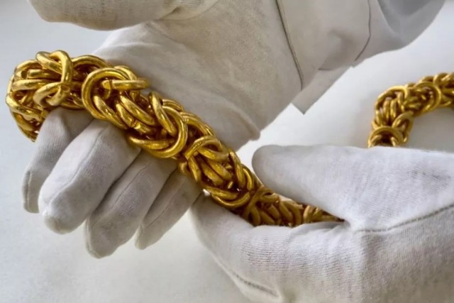 Шея не сломается, дядя?