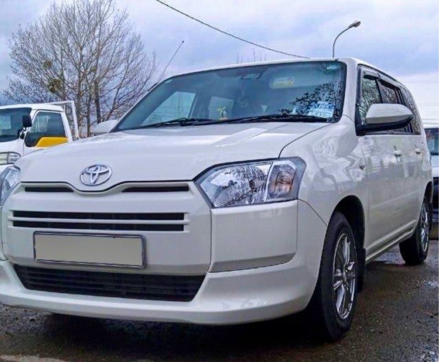 В Японии представлена новейшая Toyota Corolla за $15 700 (1,3 млн. рублей)