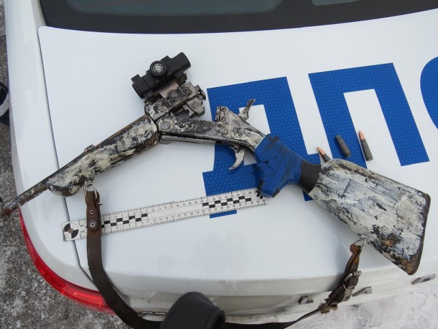Мужик пытался сбросить самодельное оружие на глазах полицейских в Красноярском крае