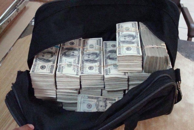 В России ограничили вывоз более $100 тысяч наличными в страны ЕАЭС с 1 апреля 2026