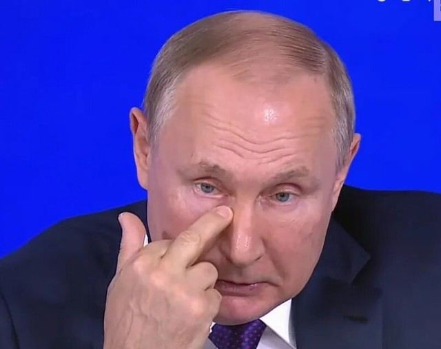 В России начали штрафовать за демонстрацию среднего пальца