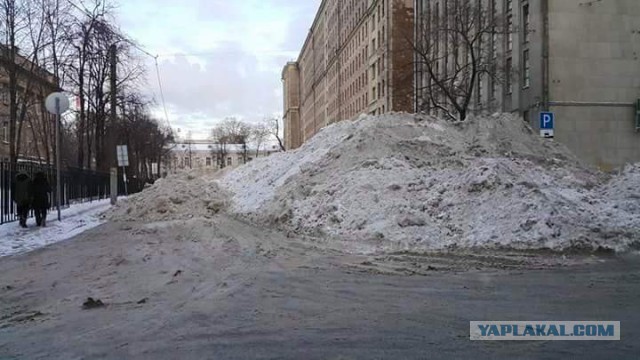Как убирают московский снег