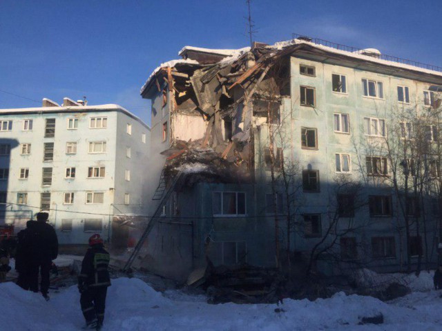 В Мурманске после взрыва газа в жилом доме обрушились три этажа