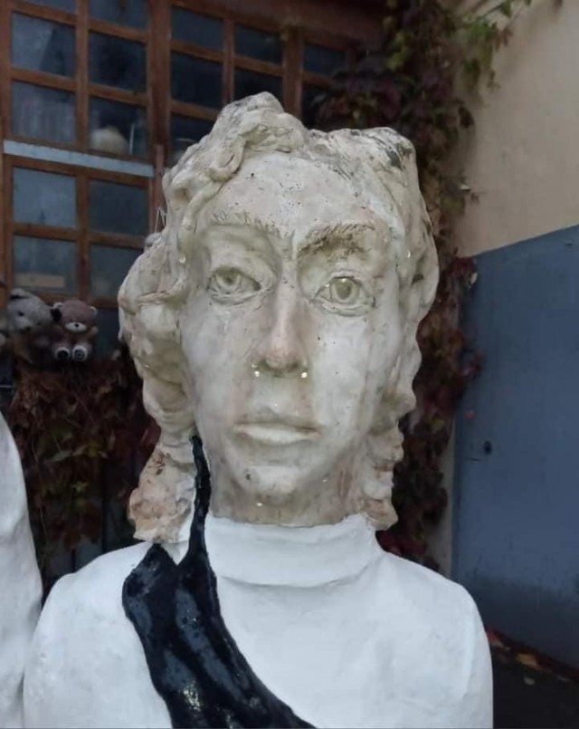 Калуга. Памятник врачам.