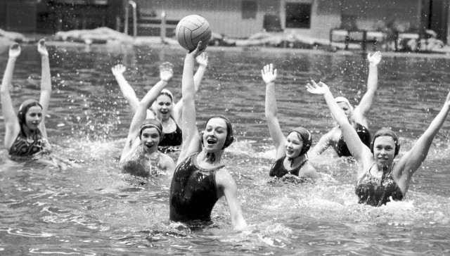 Девушки на спорте и около него!