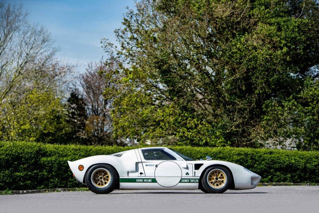 Классический Ferrari, гнивший 40 лет в сарае, продали за £110 000