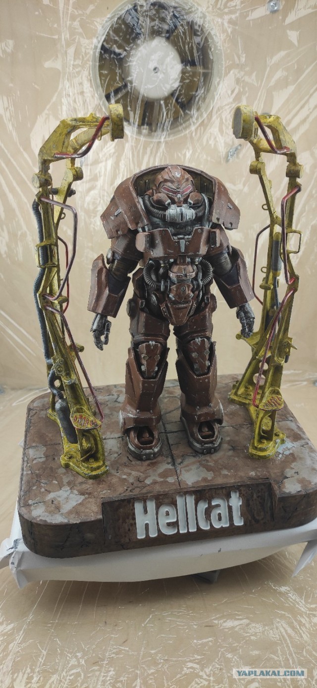 Фигурки роботов из Fallout с процессом