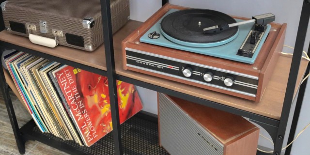 Зачем в СССР всегда прикладывали электрическую схему к бытовой радиоаппаратуре, и почему сейчас такого не встретишь