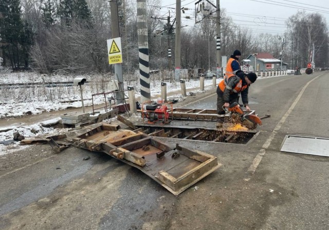 Сколько стоит врезаться в устройство заграждения переезда?
