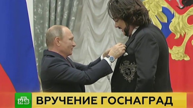 Куртка загорелась на Филиппе Киркорове во время концерта в петербургском БКЗ «Октябрьский»