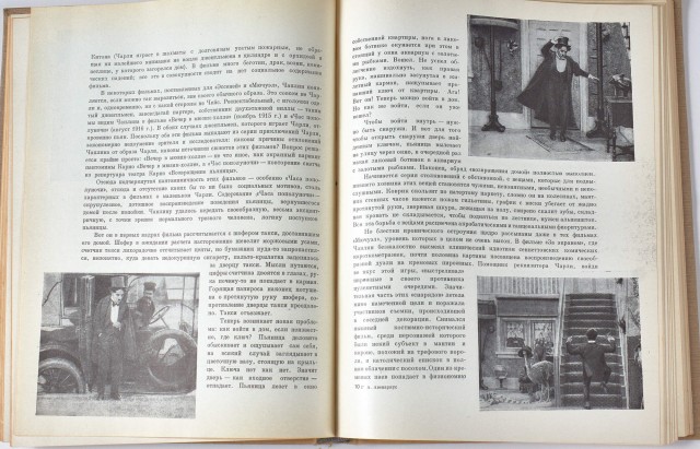 Книжные полки с книгами