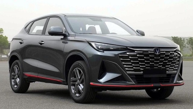 Новейший кроссовер Changan CS35 Max в Казахстане оценили в 1,4 млн рублей, а в России он стоит "всего" 2,7 млн рублей