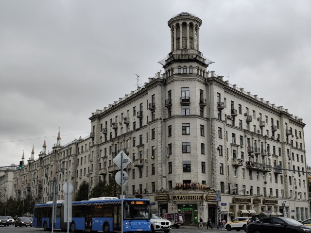 Шляюсь по Москве (мрачное утро).