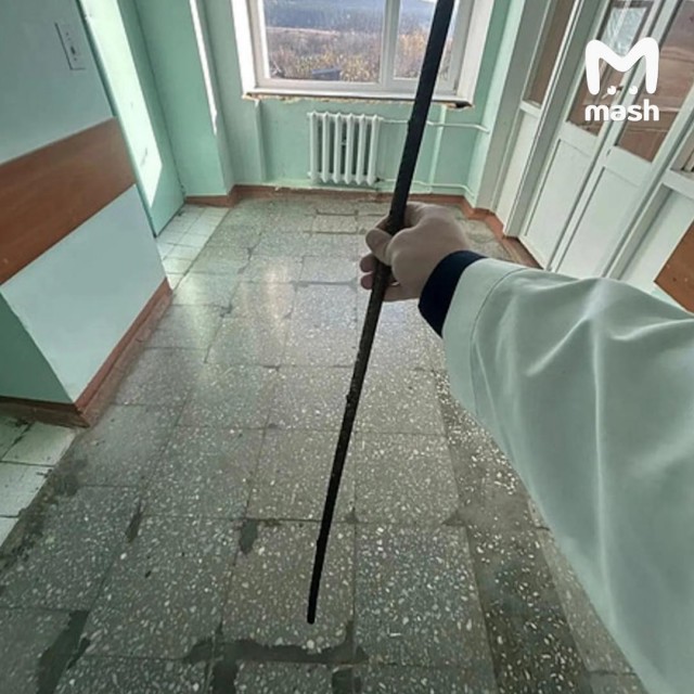 12-летний любитель прыгать по гаражам упал на полуметровый металлический штырь в Кировской области